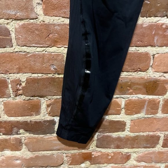 Lululemon Gloss Trim Run Super High-Rise Tight 28" Black Size 12 W5DBNS - Picture 5 of 5